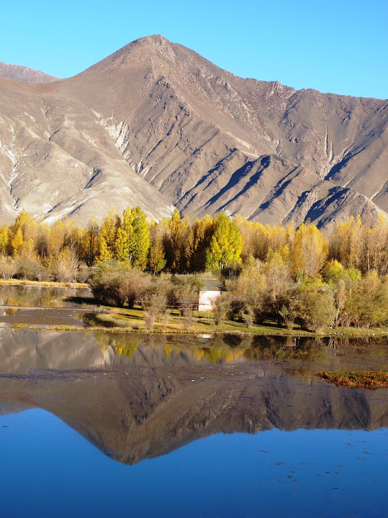 The road from Lhasa to Ganden Monastery