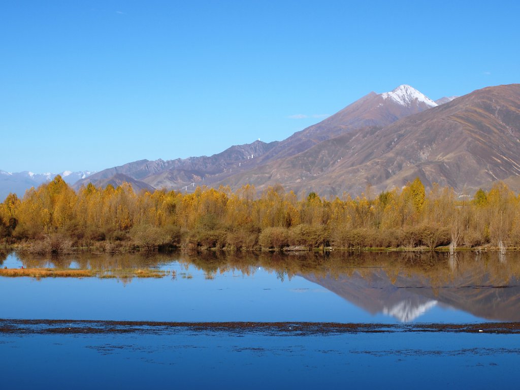 The road from Lhasa to Ganden Monastery